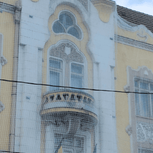 Prefectură – Montare plasă de protecție